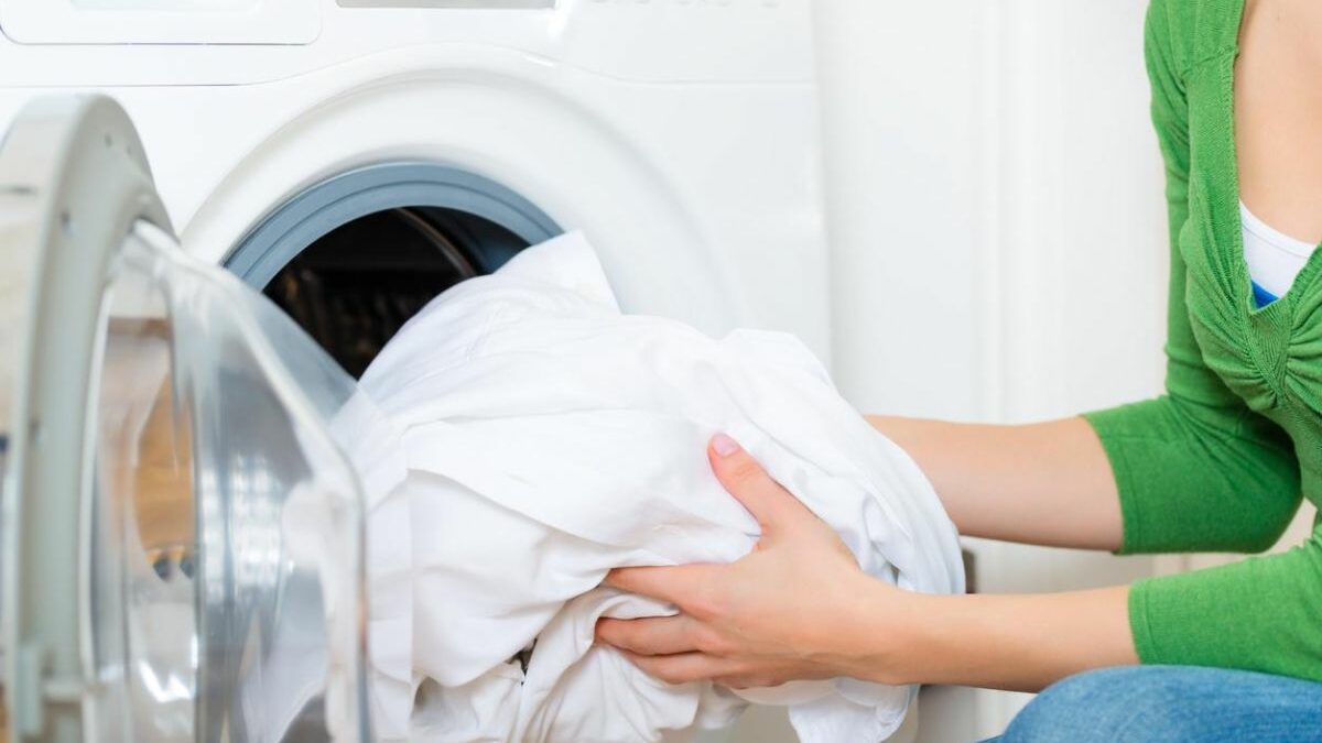 ¿Cómo lavar prendas delicadas en la lavadora? 7 tips para alargar la vida de tu ropa