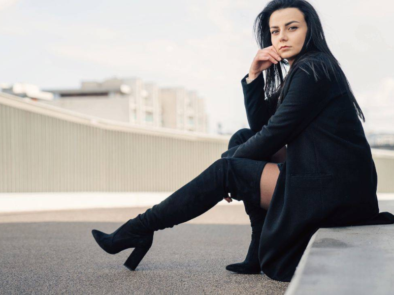 outfits con botas negras