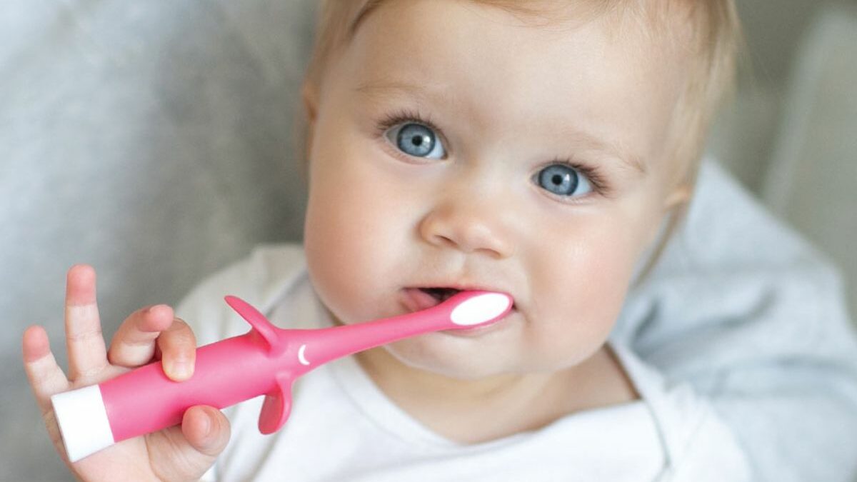¿A qué edad se cepillan los dientes los bebés?