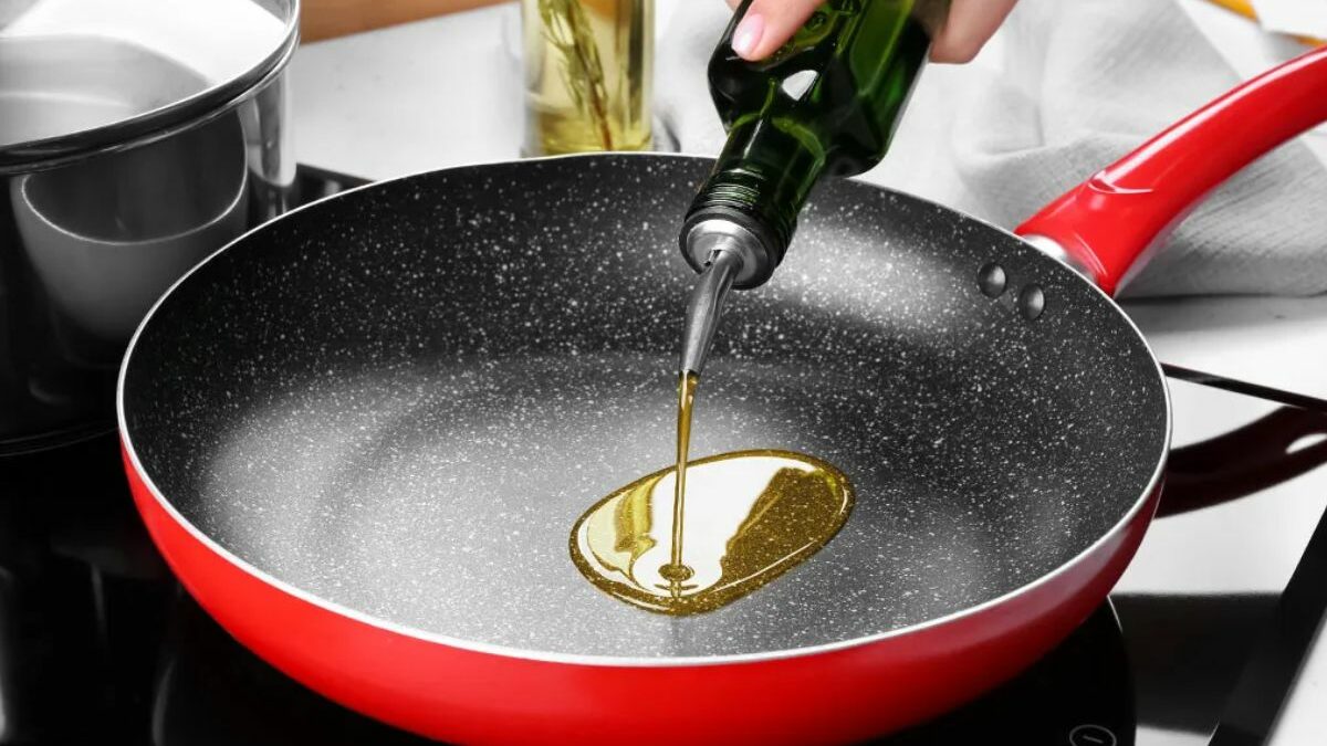 Cómo curar una sartén y limpiarla de manera correcta