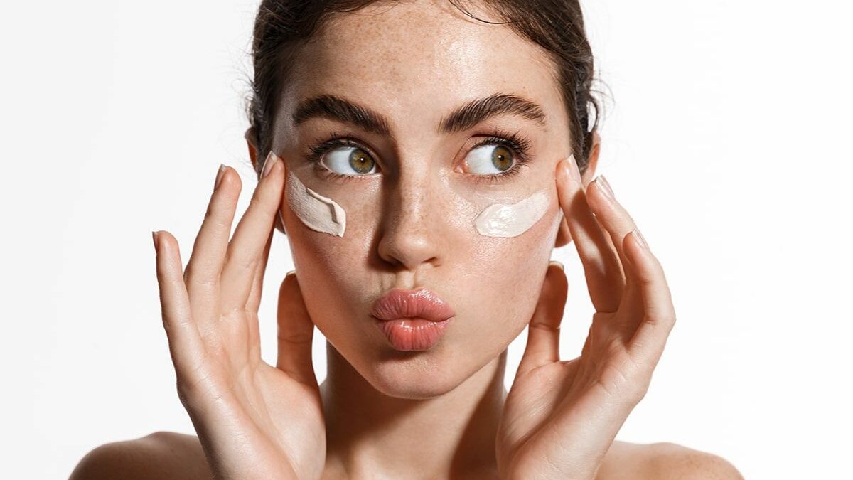 Guía Completa: ¿Qué Va Primero, Bloqueador o Crema Hidratante?