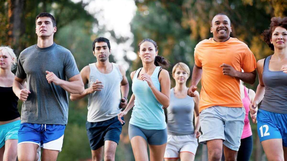 Beneficios de correr en grupo: Motívate y mejora tu rendimiento