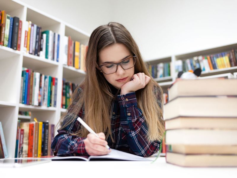 aprovechar las vacaciones: estudiando en biblioteca